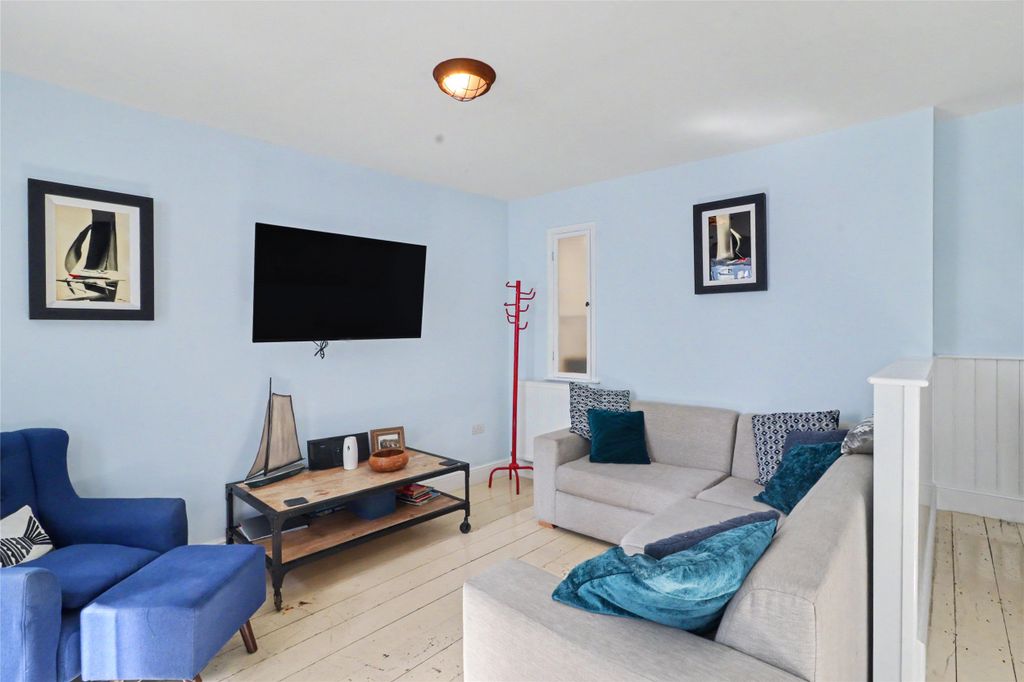 Property photo 3 of 12 3 - Picture No. 05