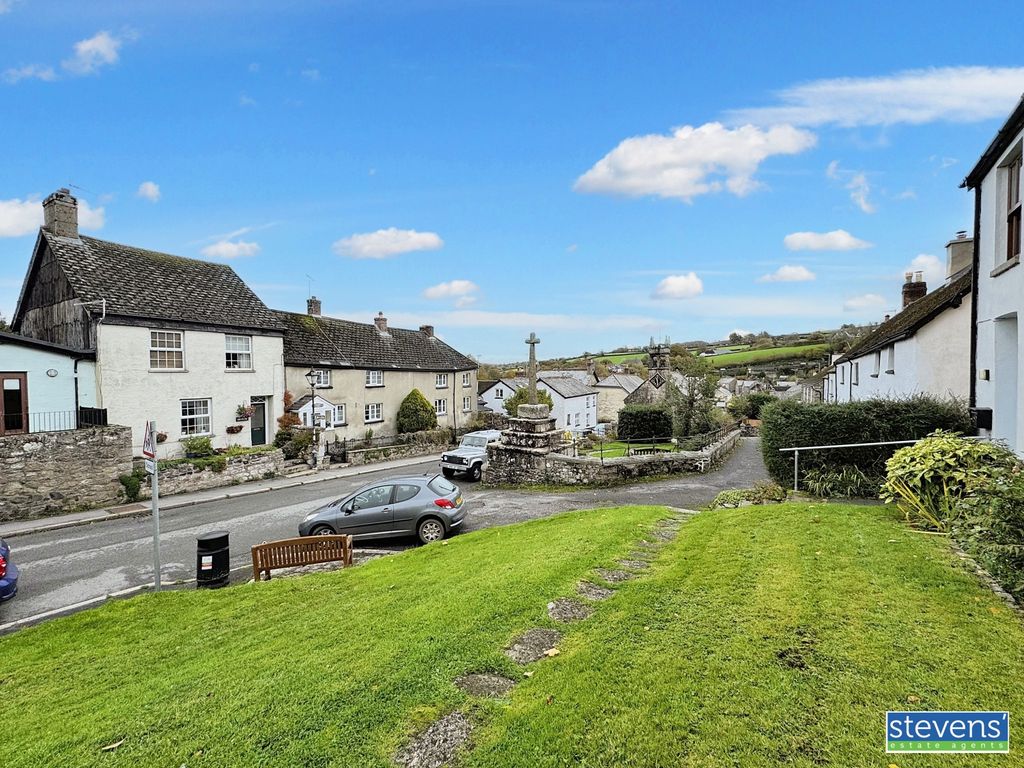 Property photo 3 of 19 Image00003