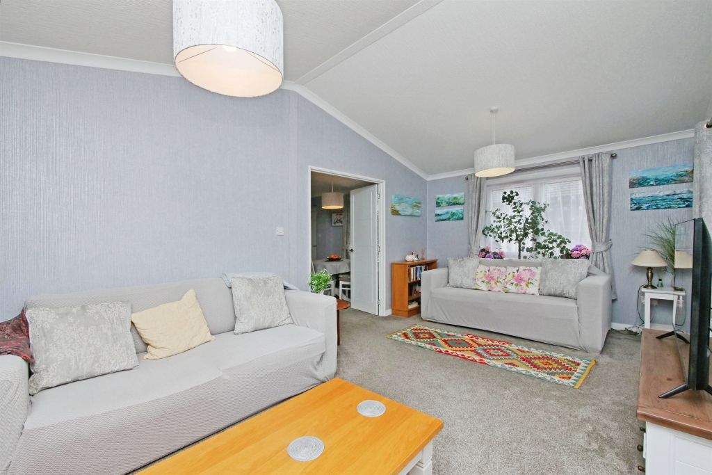Property photo 2 of 31