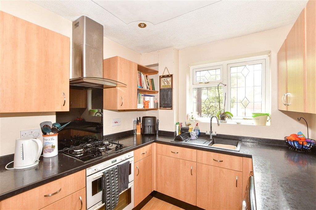 Property photo 2 of 10 Kitchen
