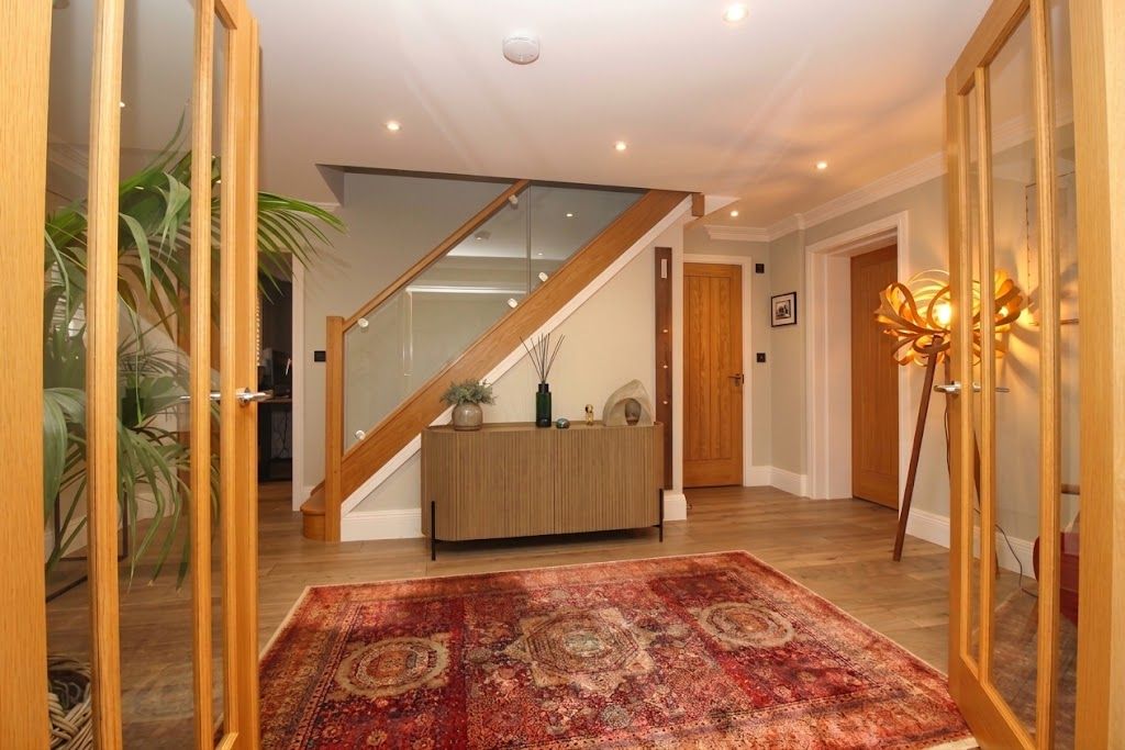 Property photo 3 of 31 Entrance Hall