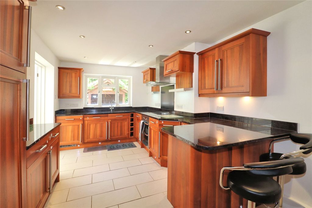 Property photo 2 of 16 Picture No. 14