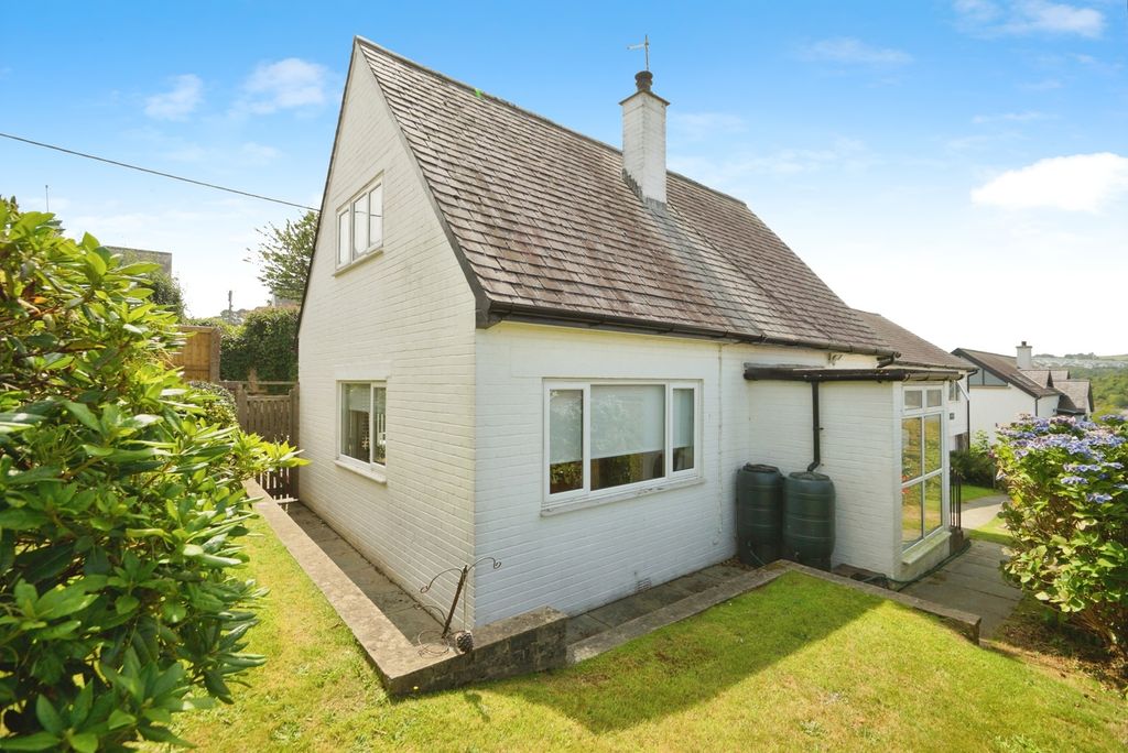 Property photo 2 of 17 Photo