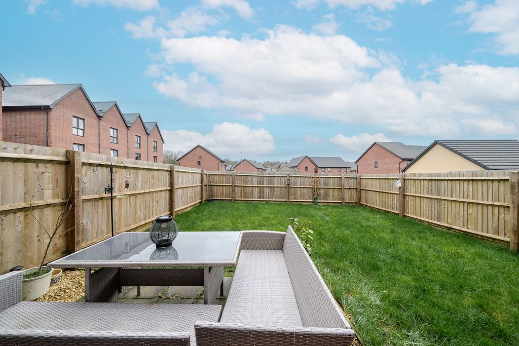 Property photo 2 of 28