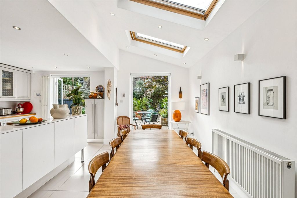 Property photo 2 of 17 Picture No. 12