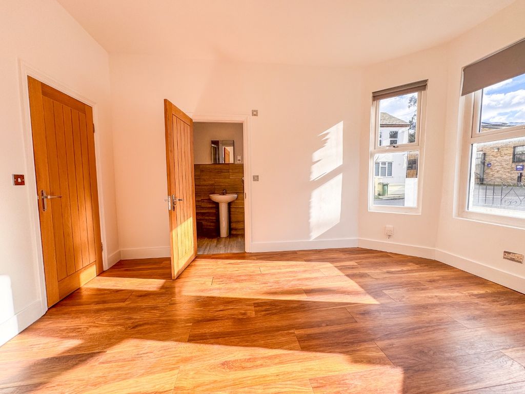 Property photo 3 of 26 4929287