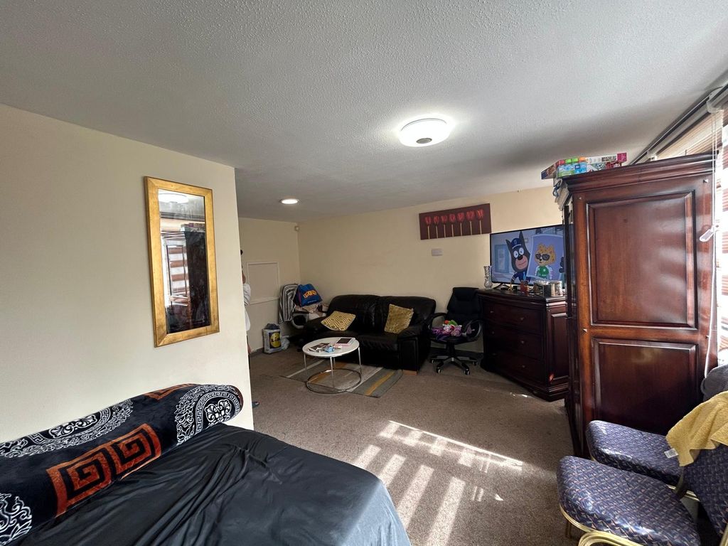 Property photo 2 of 10 Gallery