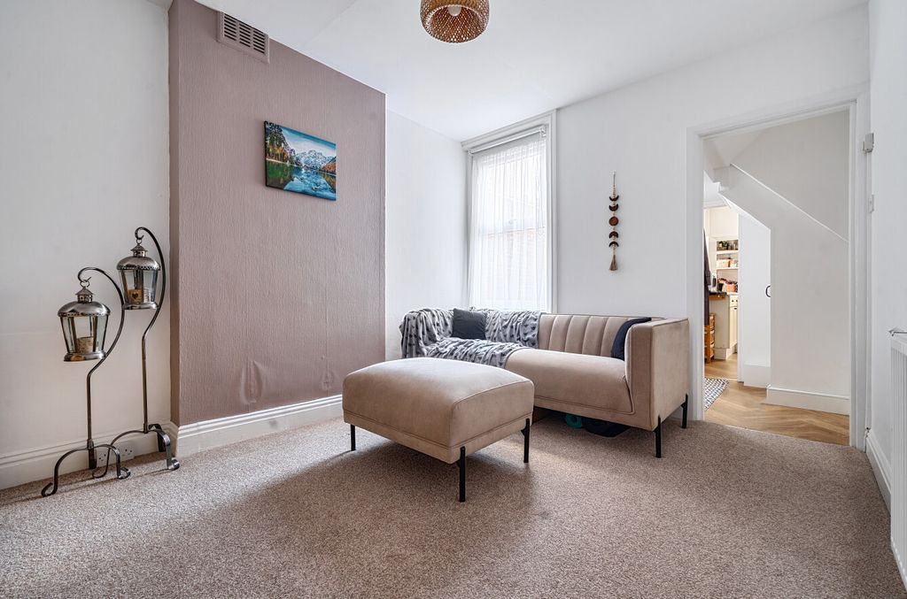 Property photo 2 of 12 1381286-8-691B298...