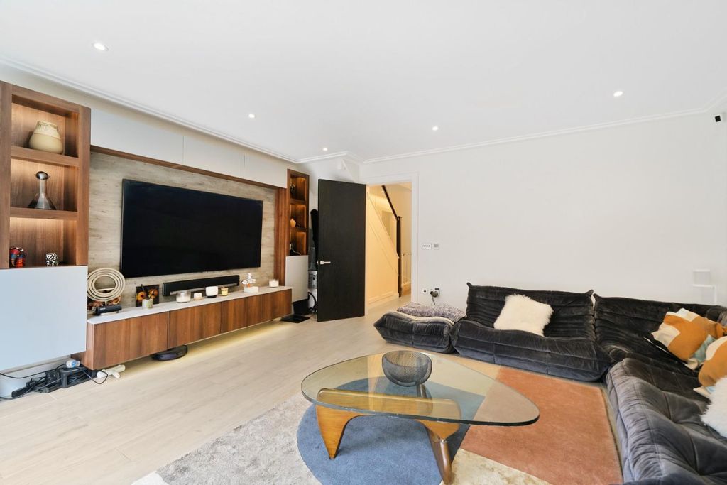 Property photo 1 of 32 Reception Room