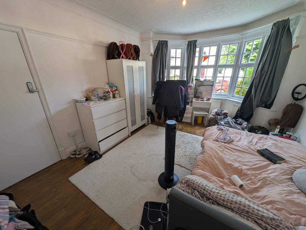 Property photo 1 of 17 Room 1- £850 Available 01/03/2026