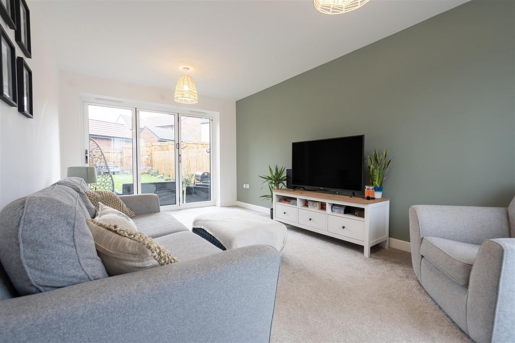 Property photo 2 of 10 Living Room