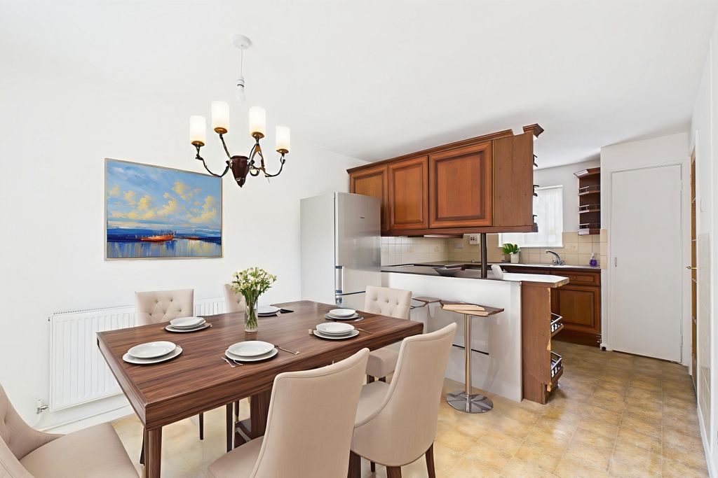 Property photo 3 of 10 Kitchen Diner