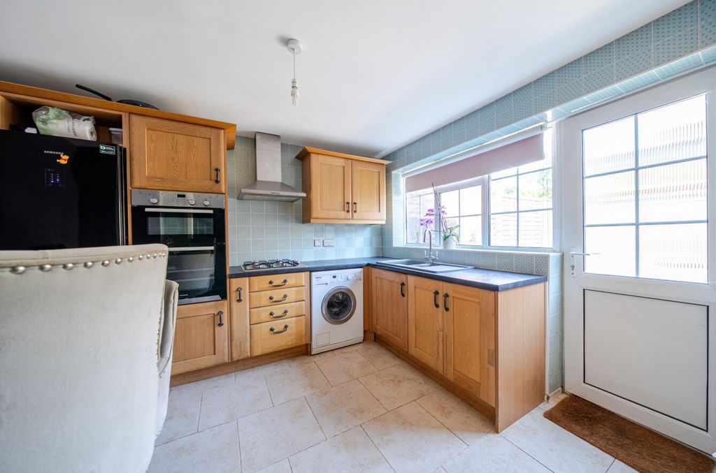 Property photo 3 of 16 1465719-20-6A47Bf...