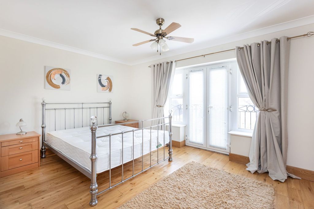 Additional image 7 of 3 bed maisonette for saleElizabeth Jennings Way, Oxford OX2