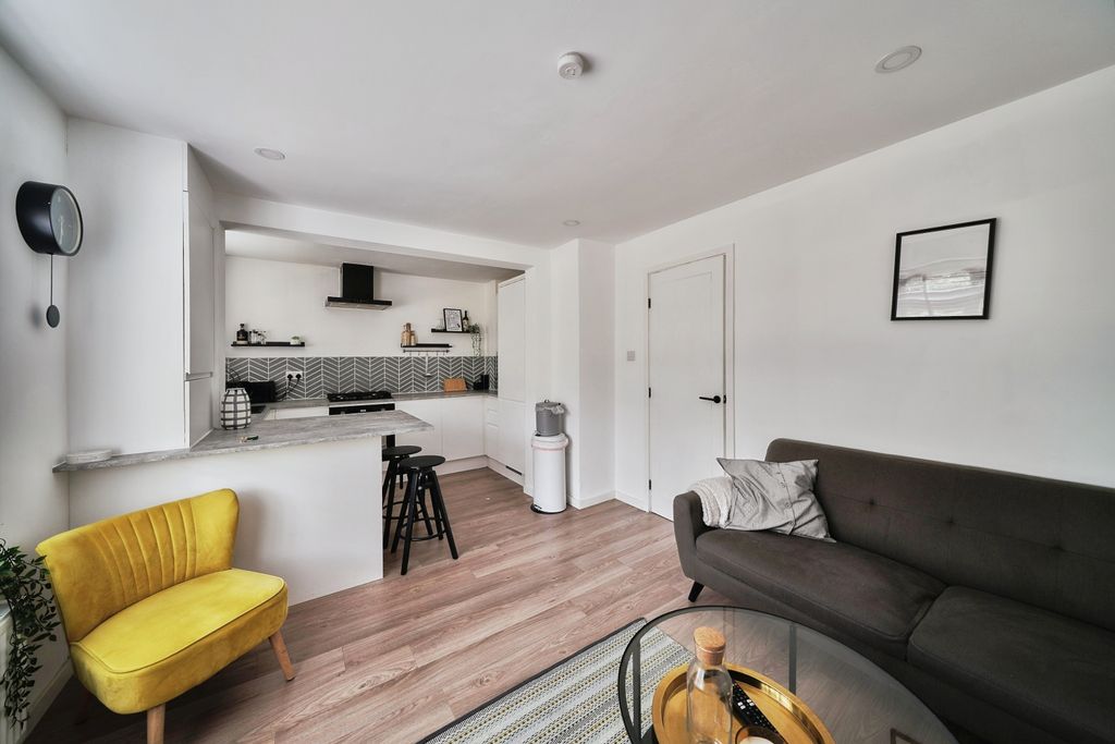 Property photo 3 of 19