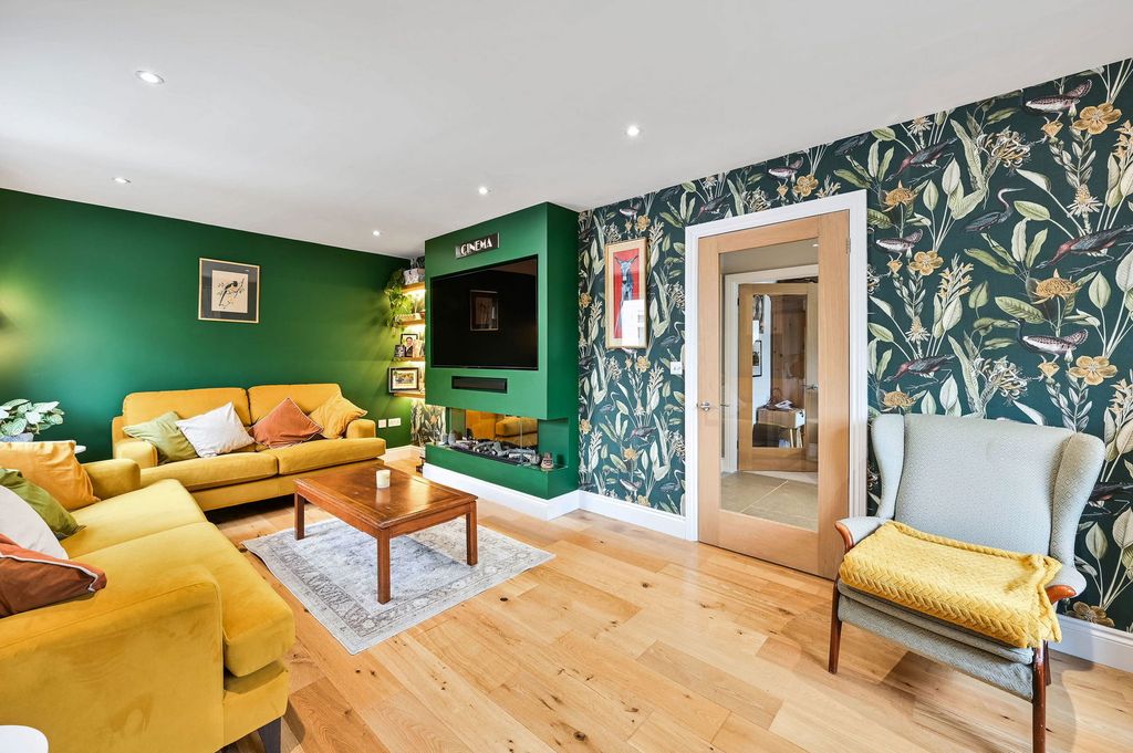 Property photo 3 of 21