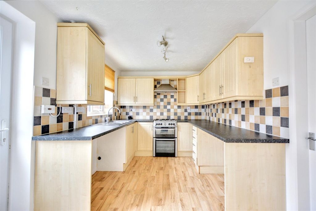 Property photo 3 of 18 Dining Kitchen