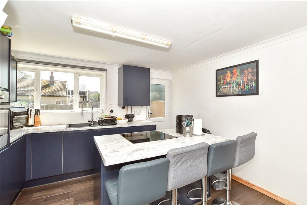 Property photo 3 of 11 Kitchen