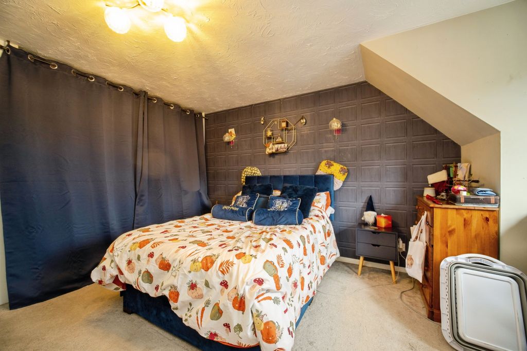 Additional image 5 of 3 bed flat for saleQueens Road, Farnborough GU14