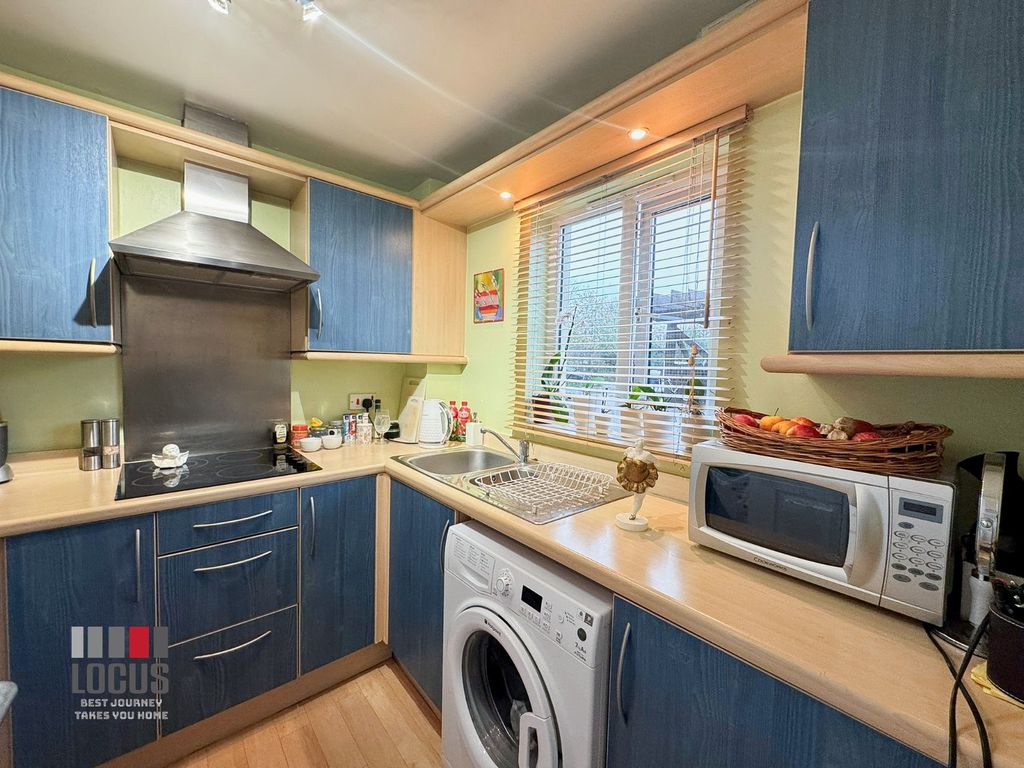 Property photo 3 of 9 Photo 7