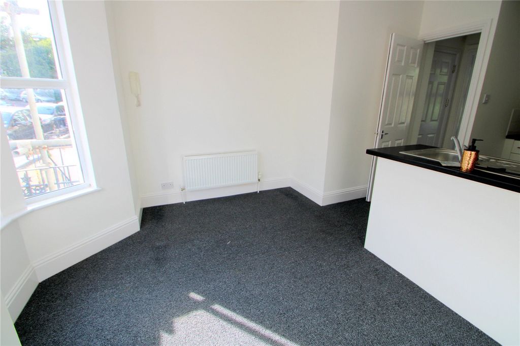 Property photo 3 of 6 Picture No. 12