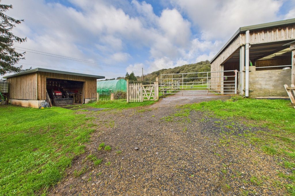 Property photo 2 of 61 Stable And Garage