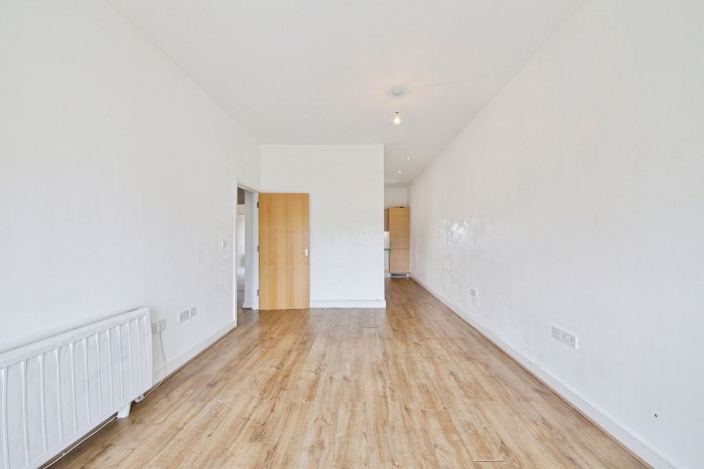 Property photo 3 of 10 Pbox-Img.Jpg