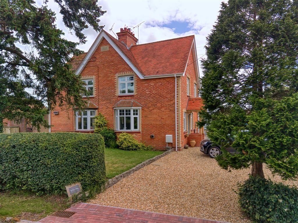 Property photo 1 of 11 Front