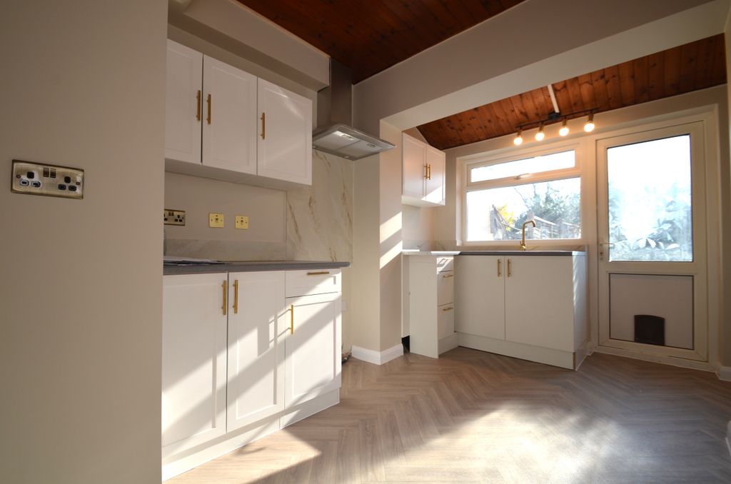 Property photo 2 of 13 Kitchen