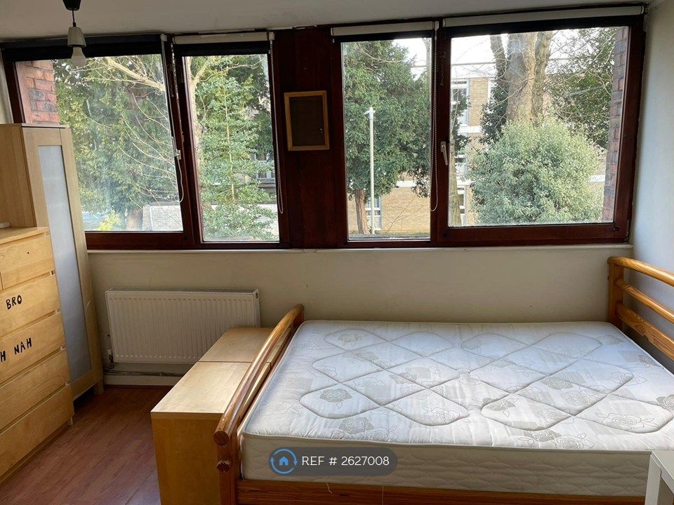 Property photo 1 of 5 Bedroom With Garden View