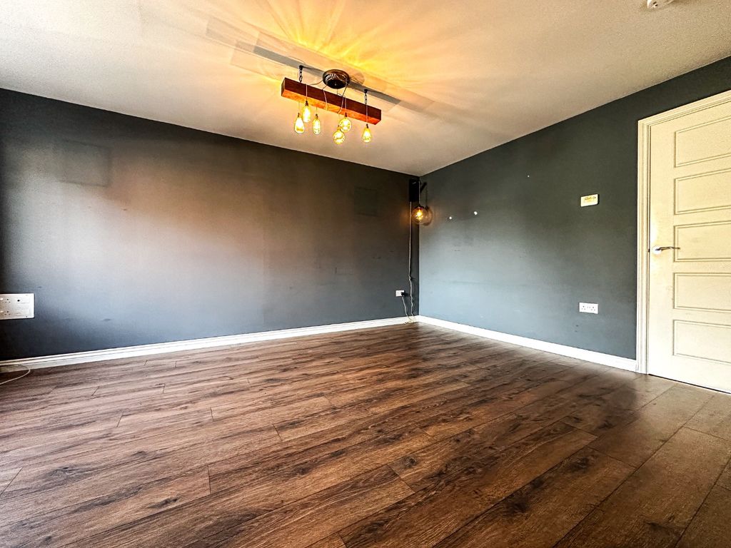 Property photo 3 of 17 5245494