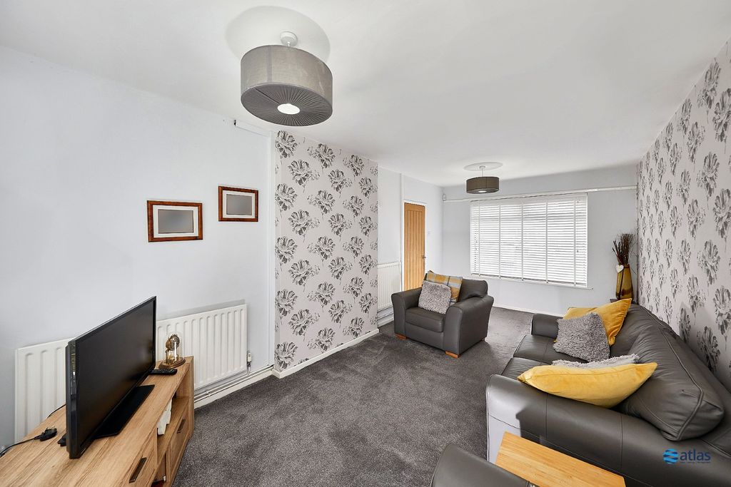 Property photo 3 of 18 Lounge