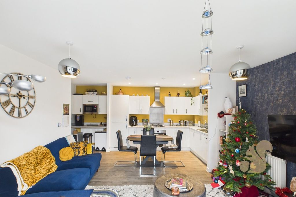 Property photo 3 of 12 Cam01814G0-Pr0046-Still005.Jpg