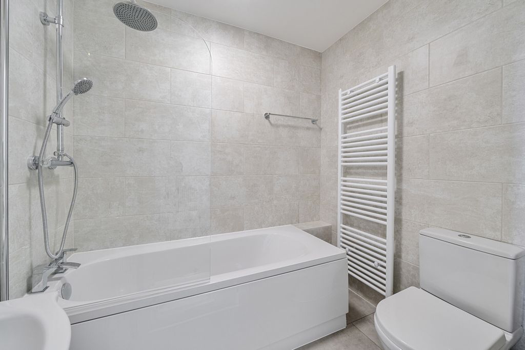 Property photo 3 of 13 Bathroom