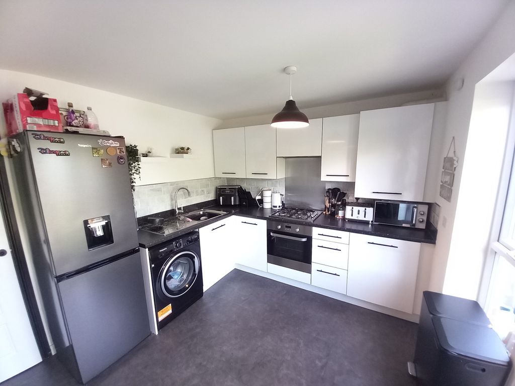 Property photo 2 of 15 Dining Kitchen