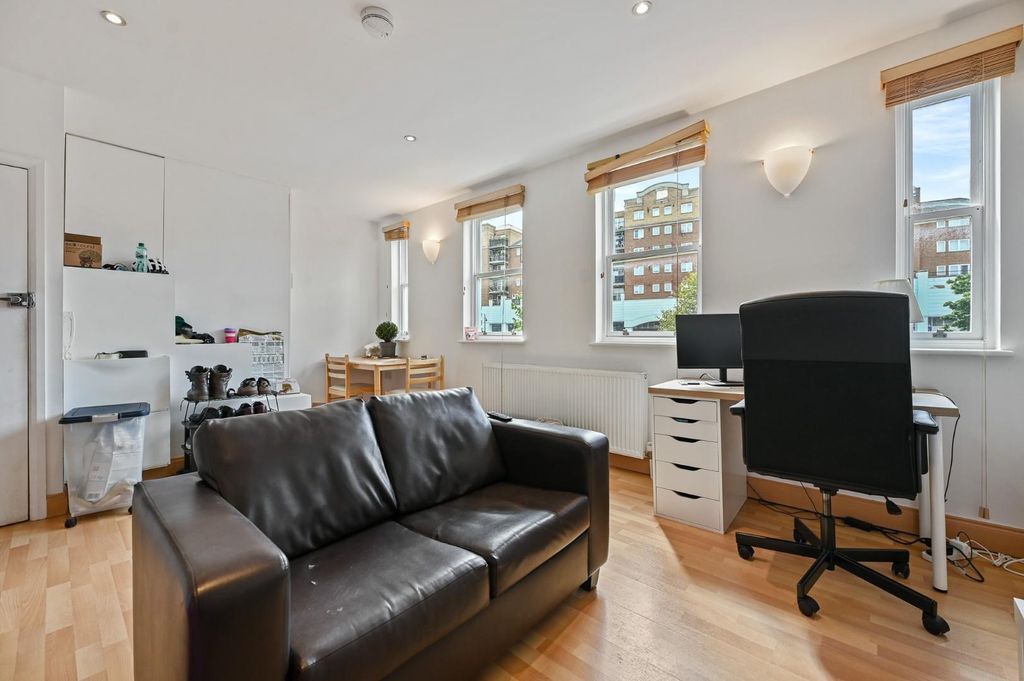 Property photo 1 of 6 Fbl - Barb Mews - 10 (1).Jpg