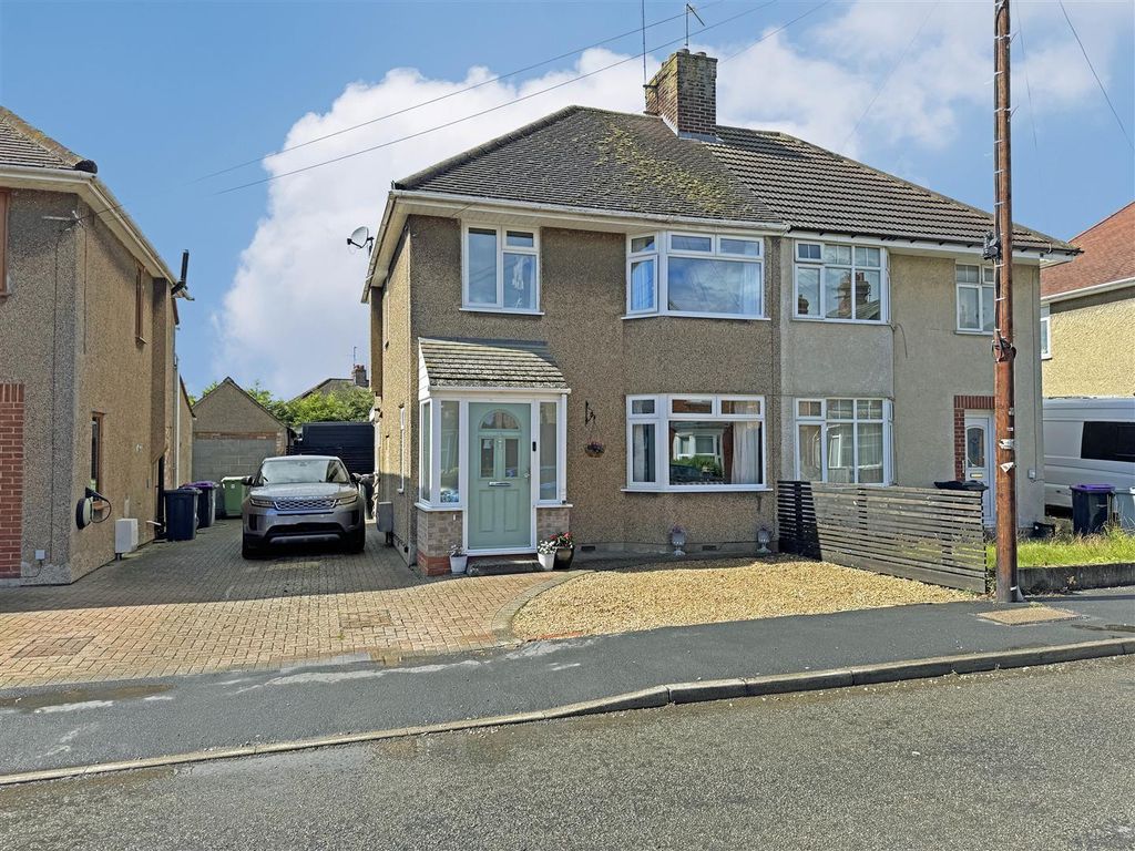 Property photo 1 of 15 Doughty Street, Stamford