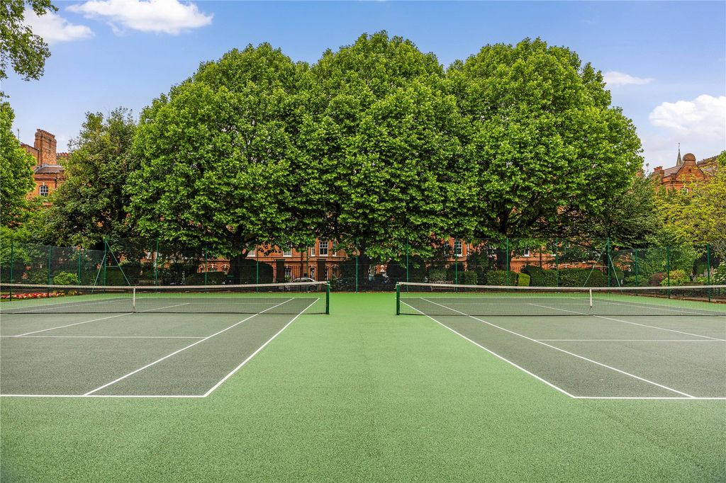 Property photo 2 of 14 Tennis Court