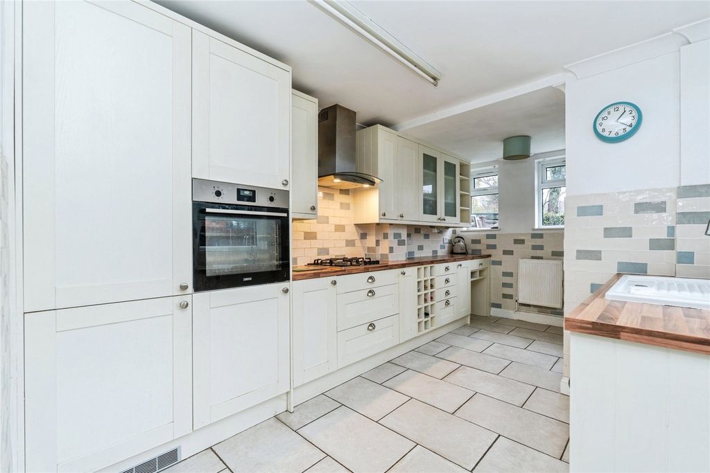 Property photo 3 of 23 Picture No. 17