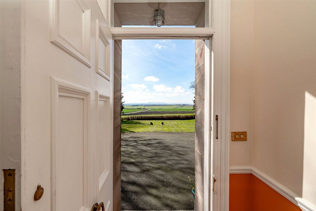 Property photo 3 of 66 Vestibule