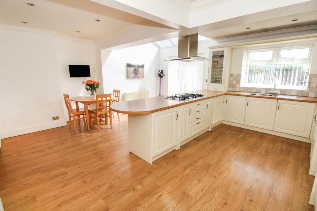 Property photo 3 of 12 Img_8200.Jpg