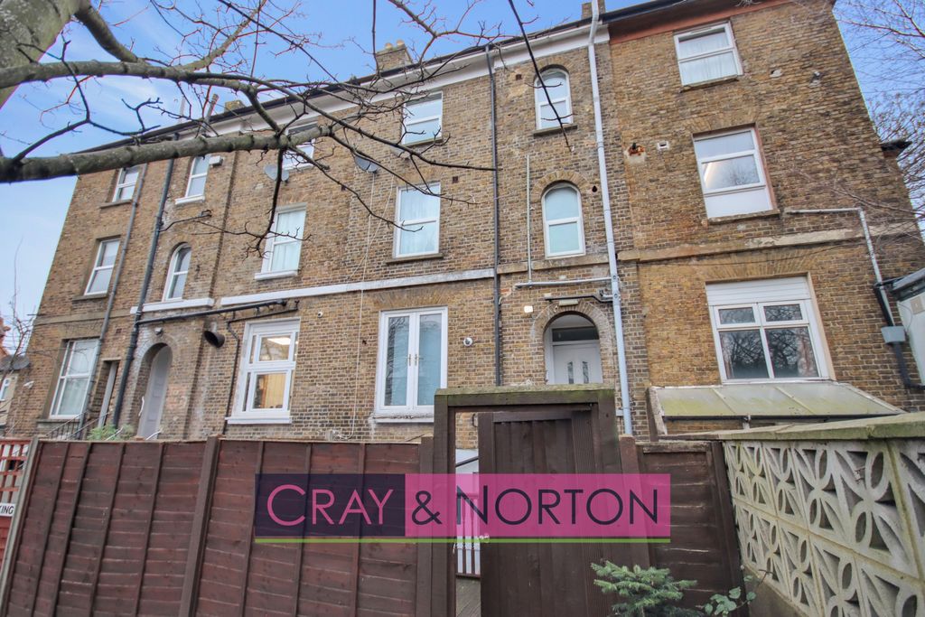 Property photo 2 of 7 Photo 6