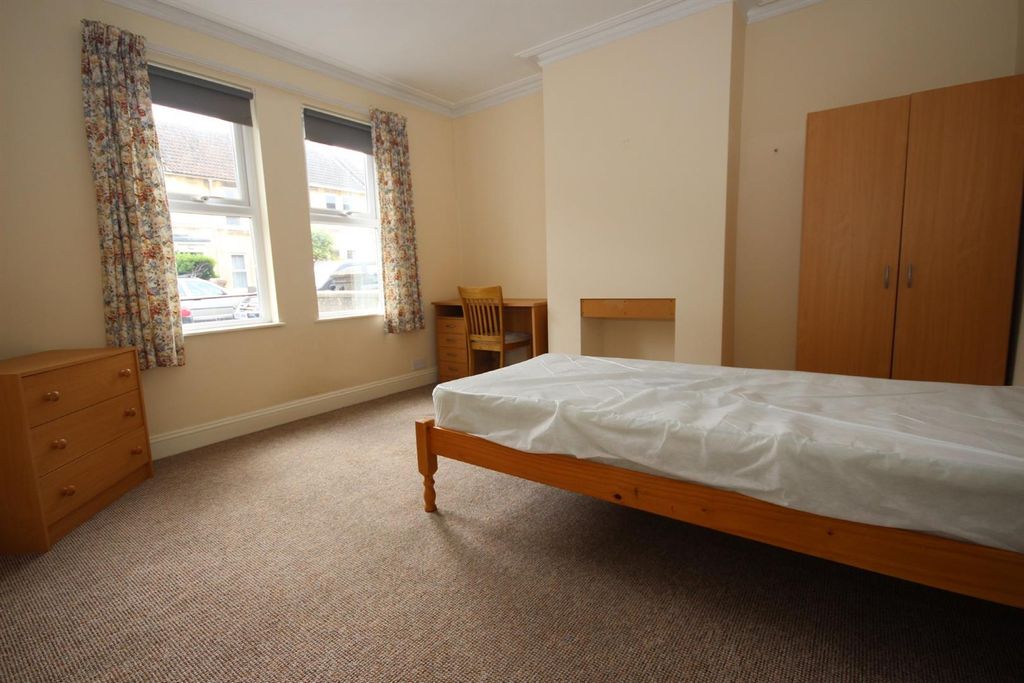 Property photo 2 of 24