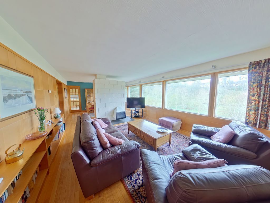 Property photo 2 of 13 Photo 9