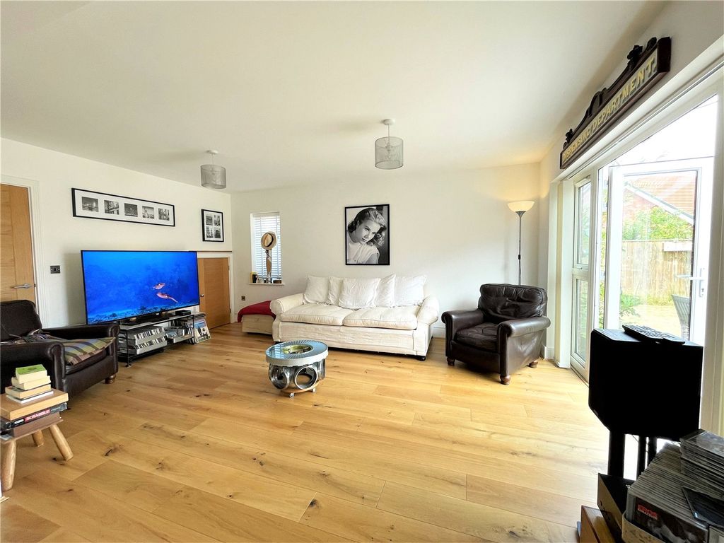 Property photo 3 of 25 Picture No. 35
