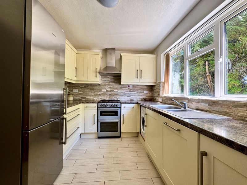 Property photo 3 of 17 Kitchen