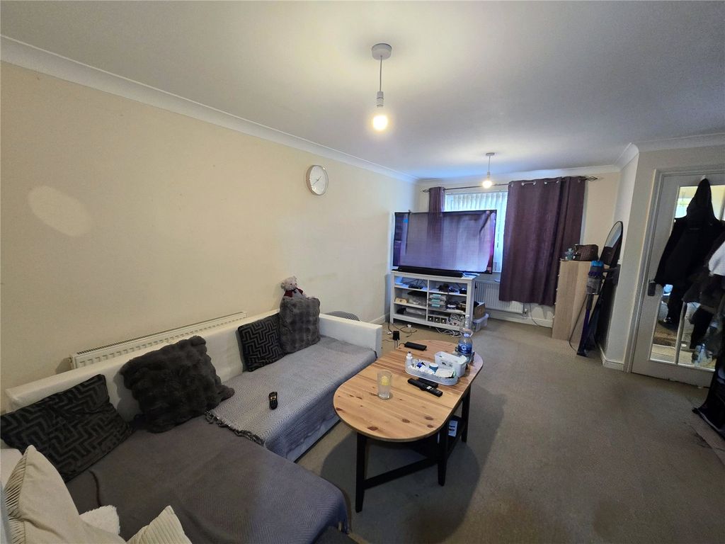 Property photo 3 of 9 Lounge