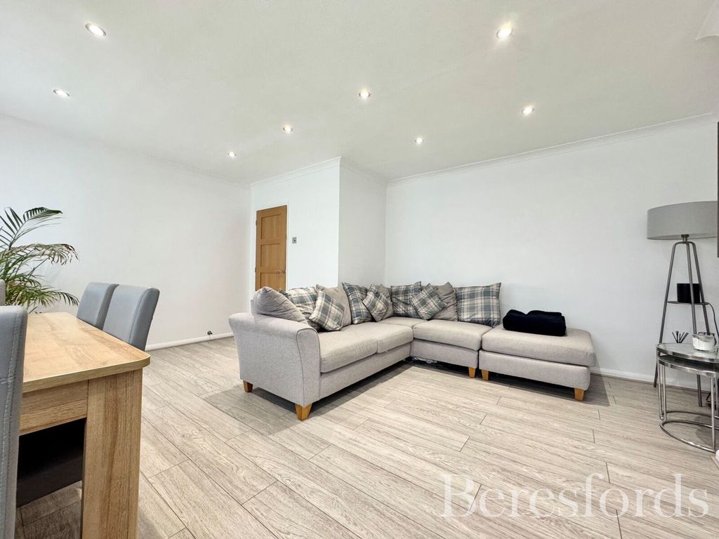 Property photo 2 of 16 Picture No. 11