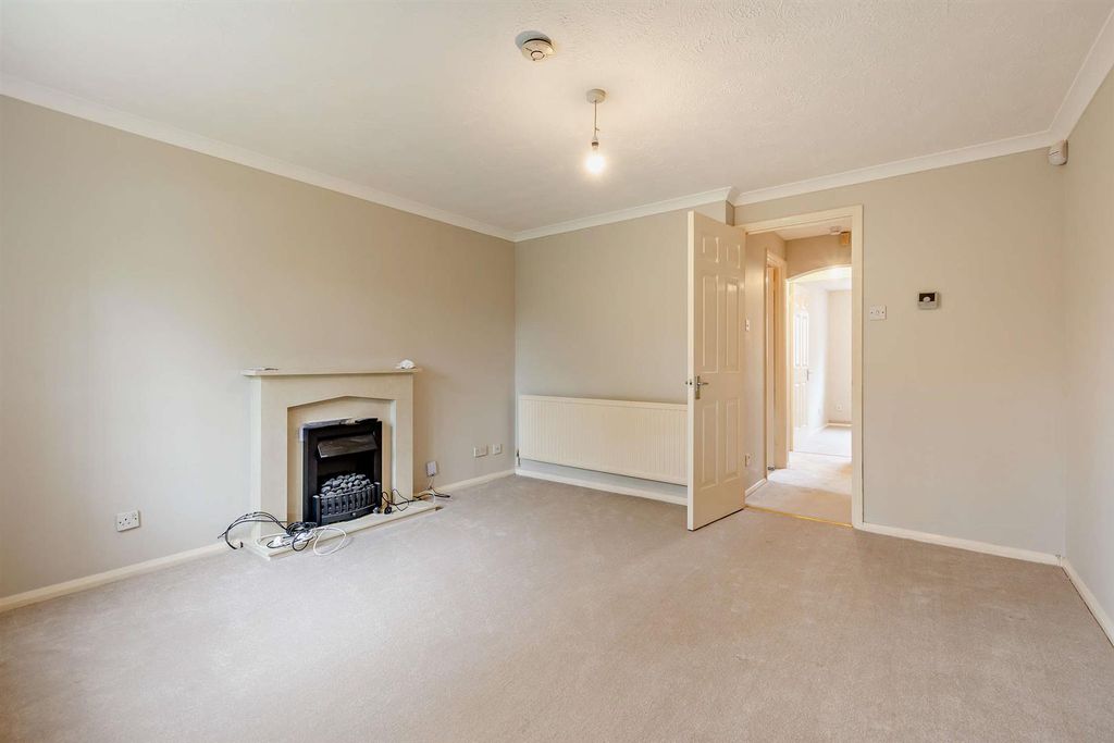 Property photo 2 of 10 8687536-Interior08-800.Jpg