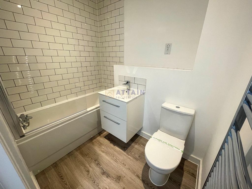 Property photo 3 of 11 Bathroom.Jpg